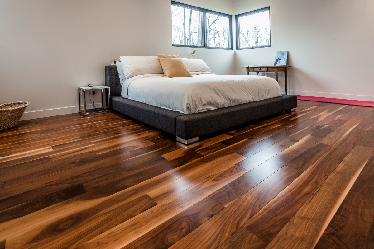 Noyer_noir_vernis_wood