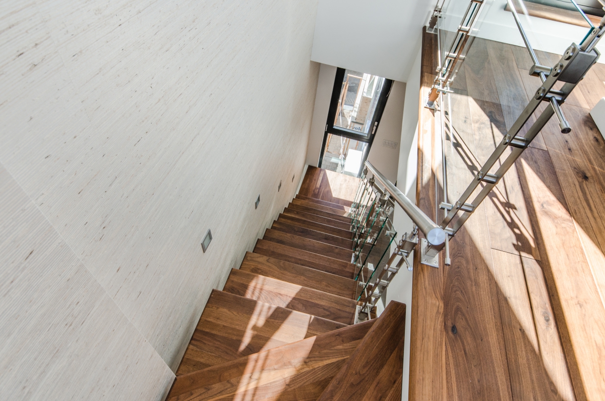 Escalier huilé noyer noir